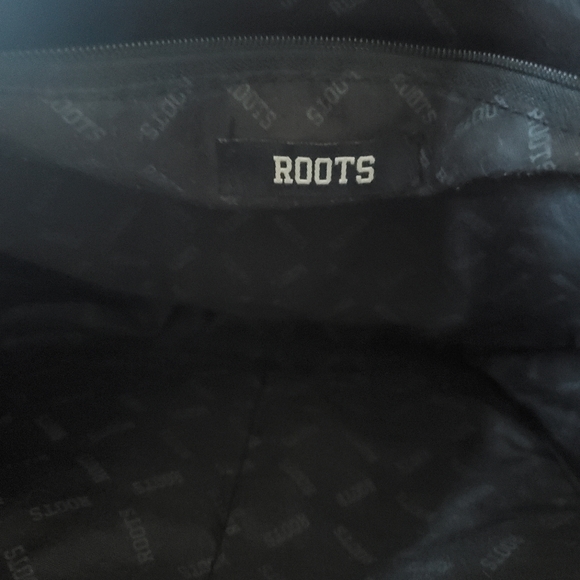 Shoulder bag by Roots - Picture 3 of 4